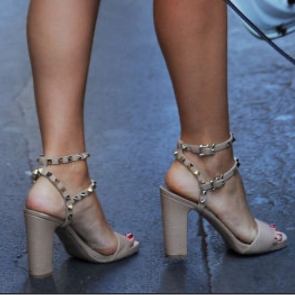 Gianni Bini Rockstud Ivory Woman’s Heels - size 6.5 - Picture 8 of 8